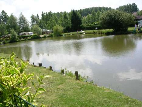 www.aubergedesetangs-roussent.fr