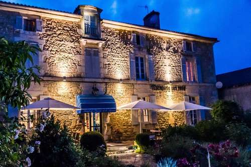 www.thiviers-hotel.com
