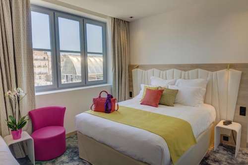 www.hotel-comediesaintroch.com