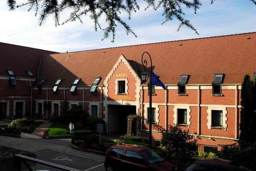 www.hotel-lecedre.com