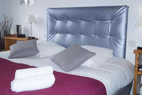 www.hotel-levaldamby.com