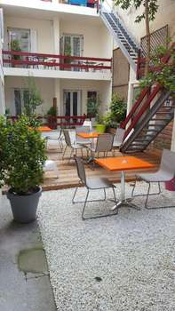 www.hoteldeparislarochelle.com