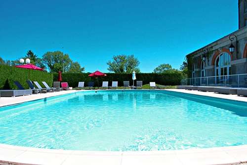 www.hotelcontrexeville.com