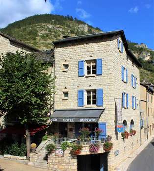 www.hotelburlatis.com