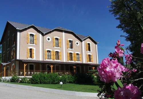 www.hotelduparc-cransac.com