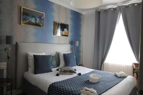 www.hotelregina-avignon.fr