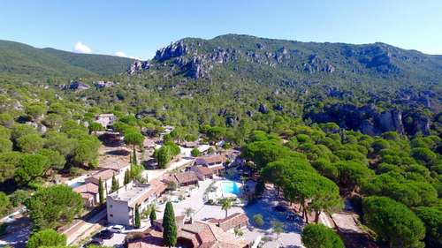 www.aubergedevalmoureze.com