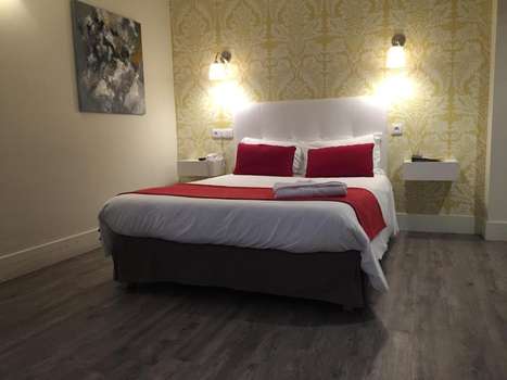 www.paris-hotel-dauphin.com