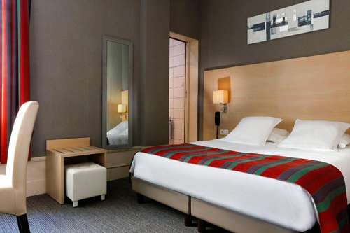 www.hotel-univers-amiens.com