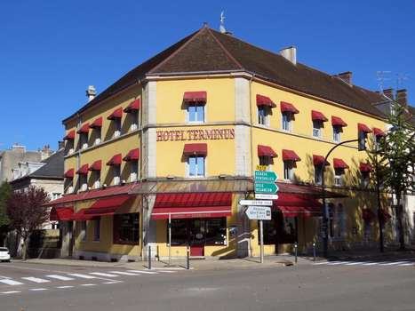 www.hotel-terminus-lons.fr