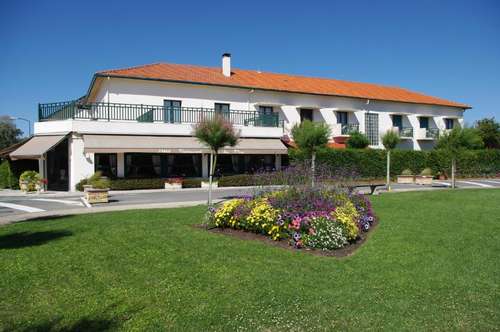 www.hotel-des-pins.com