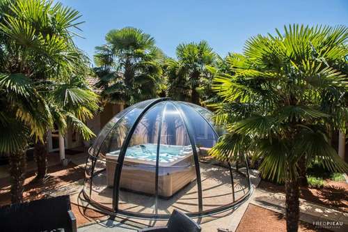 www.hotel-lacloserie.com