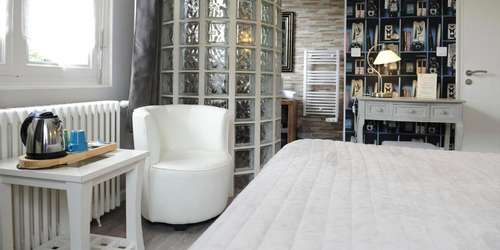 www.hotel-ayguelade.com