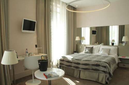 www.lecesarhotel.com