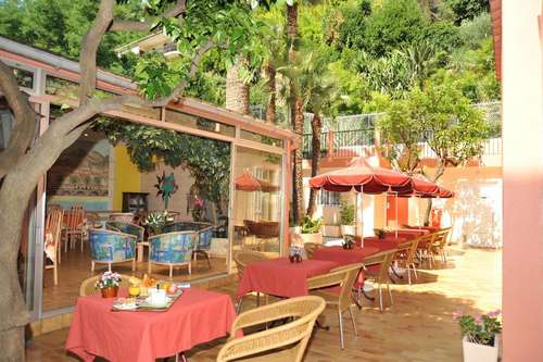 www.hotelmentonriviera.com