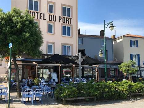 www.hotel-les-sables-dolonne.com