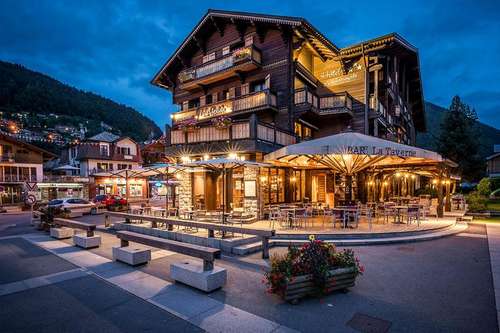 www.hotel-lesamoyede.com
