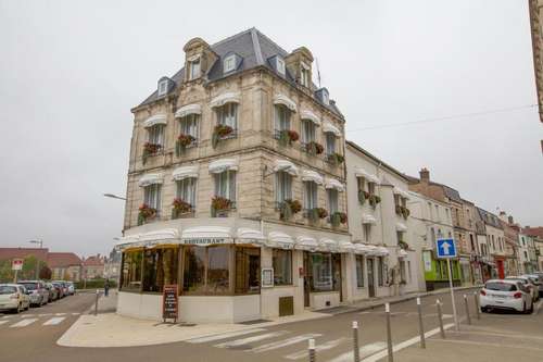 www.hotel-les-remparts.fr