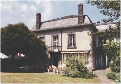 www.lasourcedumont.com