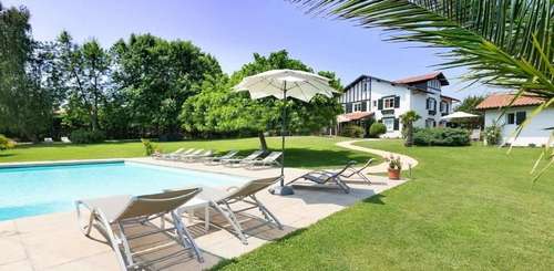 www.hotel-laminak.com