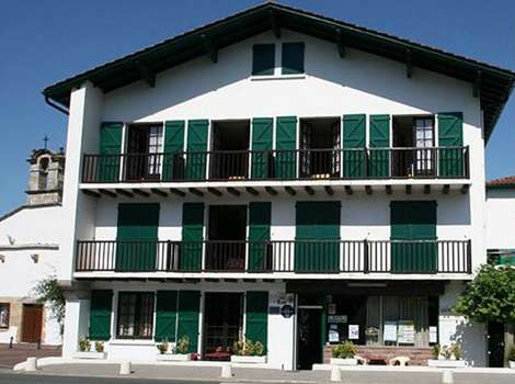 www.hotel-trinquet.com