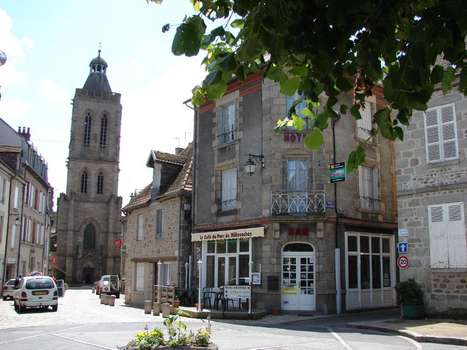 www.hotelduparcdemillevaches.fr