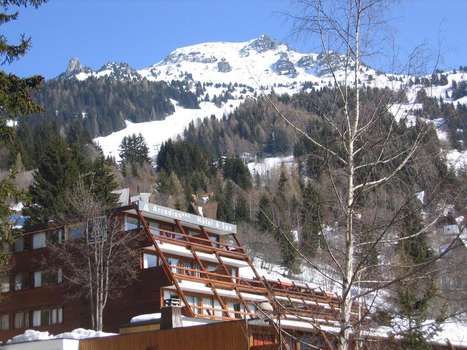 www.hotel-arcadien.com