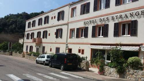 www.hoteldesetrangers.fr