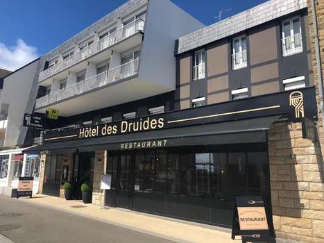 www.hotel-des-druides.com