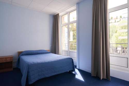 www.hotelpetitduquesne.com