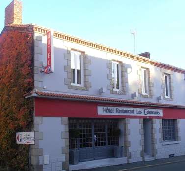 www.lescolonnades.fr