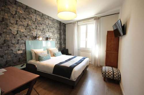 www.hotel-des-arts.fr