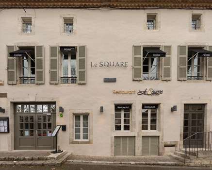 www.lesquareastaffort.fr