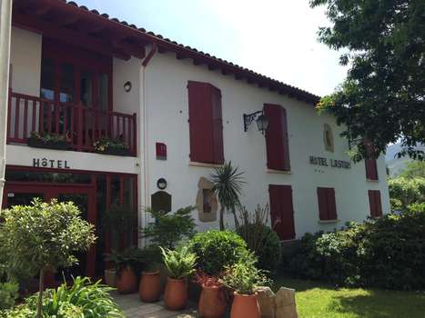 www.hotel-lastiry-sare.com