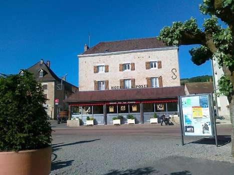www.hoteldelaposte-pouilly.fr