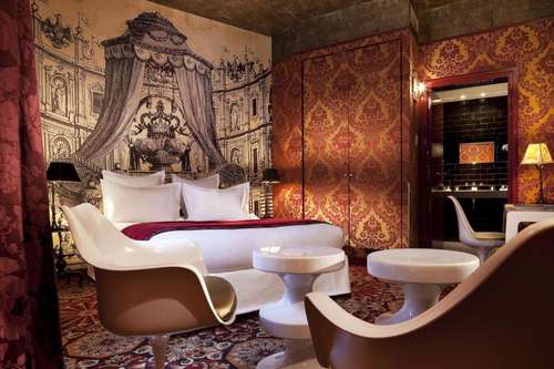 www.hotelpetitmoulinparis.com