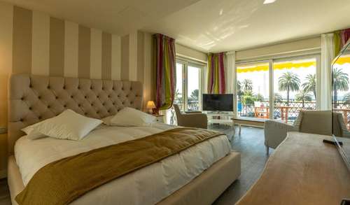 www.hotel-ladolcevita.com