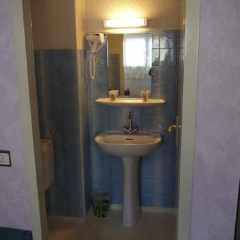 www.hotelstcharles-lourdes.com