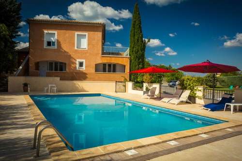www.hotel-saintgenies.com