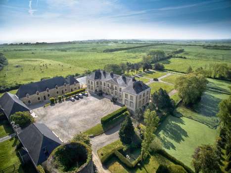 www.chateau-de-quineville.com