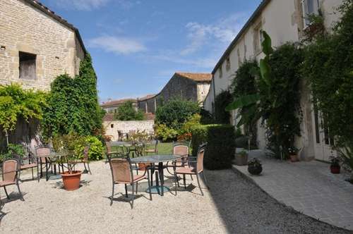 www.hoteldudonjon.com