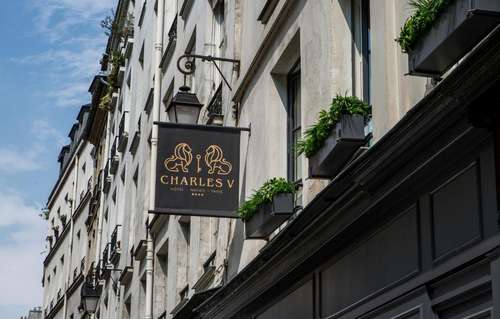 www.hotelcharlesv.fr