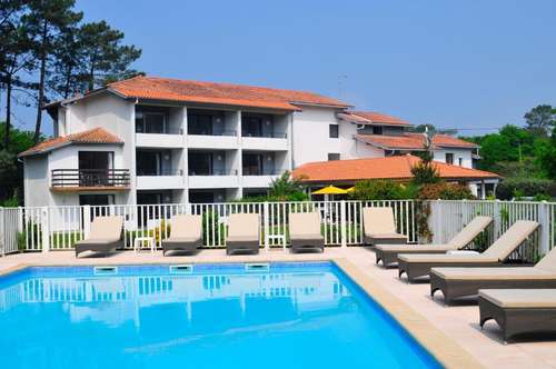 www.hotel-lesfougeres.com