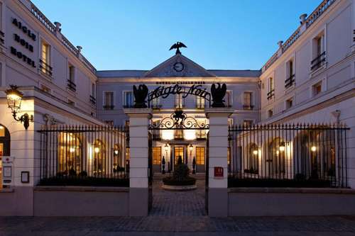 www.aiglenoirhotel.com
