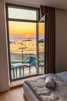 www.hotel-trebeurden-plage.com