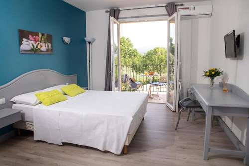 www.hotel-neoulous.com