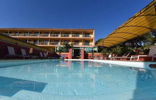 www.hotel-cyrnea.fr