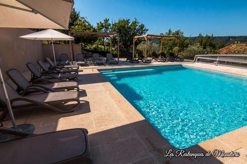 www.hotel-les-restanques.com