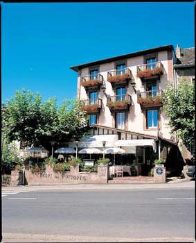 www.hotel-les-pyrenees.com