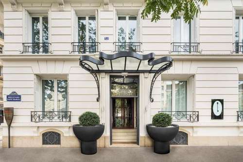 www.hotel-paris-lademeure.com